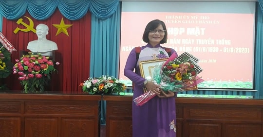 Không phải vì tôi muốn khoe ra, mà vì tôi quá xúc động, tôi thật sự tự hào khi nghe đoạn anh Trương Hoài Phong đã giới thiệu - tôi - chính là một Biên tập viên của Cộng đồng Cây Bút Trẻ - Giữ tuổi trẻ trong từng câu chữ.