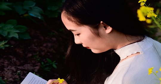 Sau 02 năm khuyết "ghế", thì từ tháng 6 này Cộng đồng Cây Bút Trẻ đã chính thức có người thủ lĩnh mới, giữ vai trò là Tổng Phụ trách toàn cộng đồng. Đó là chị Bùi Thị Trang - nguyên là tổ trưởng tổ Admin Fanpage.