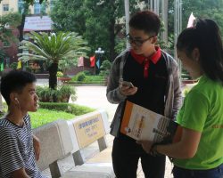 Từ phải: Bạn Nguyễn Hiền (CBT Bắc Ninh) bạn Đức Diễm (QTV) - ảnh chụp 2018