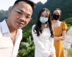 Xuân Thời - Phương Mai - Đinh Lan đại diện CBT (trên đường) đi đám cưới Bùi Hiệp - ảnh chụp ngày 14/10/2022